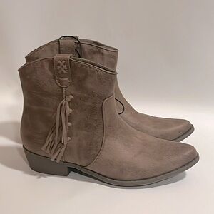 New Arizon Booties Sz 9M